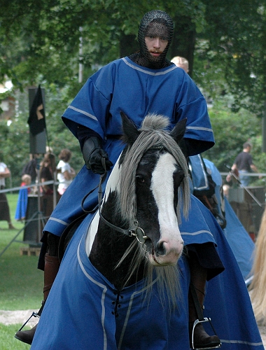 2005_0813 (05).JPG - Uppvärmning inför Riddarspelet